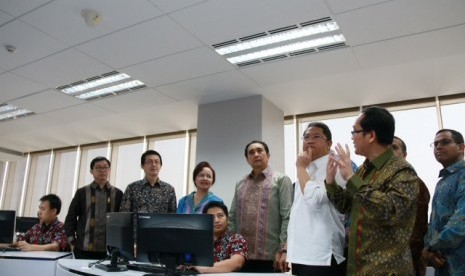 Menkominfo Rudi Antara saat meresmikan Security Operation Centre   