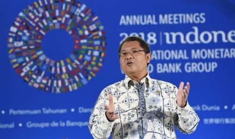 Menkominfo Rudiantara menyampaikan materi saat menjadi pembicara tunggal pada sesi New Economy Talk dalam rangkaian Pertemuan Tahunan IMF - World Bank Group 2018 di Nusa Dua, Bali, Kamis (11/10). 