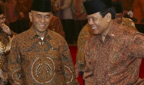 Menkopolhukam Tedjo Edy Purdjianto (kanan) bersama Menhan Ryamizard Ryacudu (kiri).