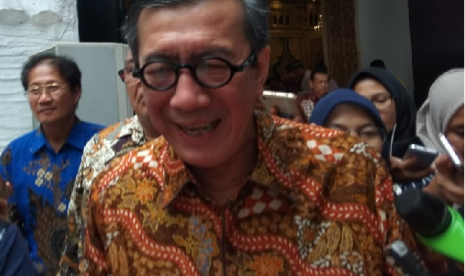 Menkum-HAM, Yasonna H Laoly, usai menghadiri open house di Karangasem, Kuningan, Jakarta Selatan, Sabtu (16/6). Yasonna menyebut penegasan informasi SP3 atas Rizieq Shihab sebaiknya disampaikan oleh Polri.