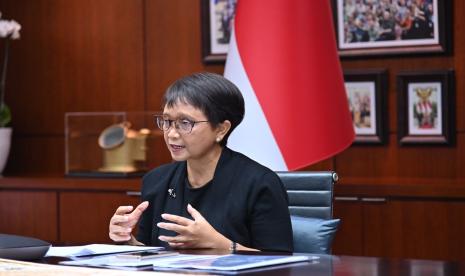 Menlu RI Retno Marsudi memberikan pengarahan media secara virtual, Rabu (22/6/2022)