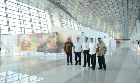 Menpar Arief Yahya meninjau fasilitas di terminal 3 Ultimate Bandara Soekarno Hatta.