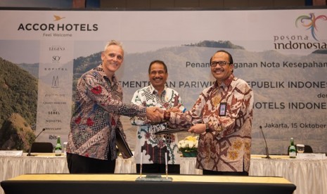 Menpar Arief Yahya pada acara penandatangan Nota Kesepahaman atau Memorandum of Understanding (MoU) antara Kementerian Pariwisata dengan AccorHotels di Balairung Soesilo Soedarman, Gedung Sapta Pesona Jakarta, kantor Kemenpar, Kamis (15/10).