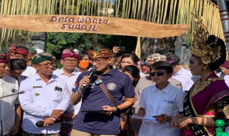 Menparekraf Sandiaga Salahuddin Uno saat roadshow program Anugerah Desa Wisata Indonesia (ADWI) 2022 ke Desa Wisata Sudaji di Kabupaten Buleleng, Bali.