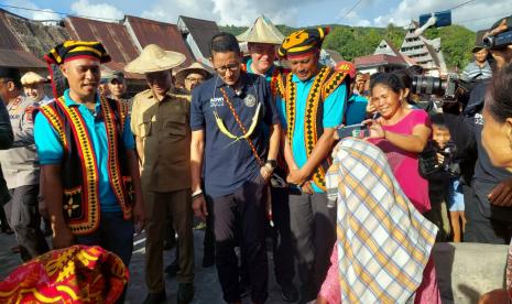 Menparekraf Sandiaga Uno sambangi Desa Wisata Hilisimaetano, Kecamatan Maniamolo, Kabupaten Nias Selatan, Sumatera Utara. 