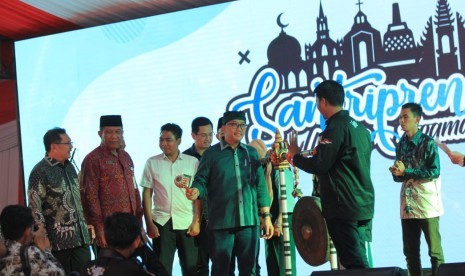 Menpora Imam Nahrawi membuka acara santripreneur di Bali