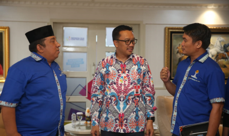 Menpora Imam Nahrawi menerima kunjungan dari jajaran pengurus Badan Komunikasi Pemuda Remaja Masjid Indonesia (BKPRMI).