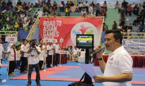 Menpora Imam Nahrawi saat membuka acara Indonesia Youth dan Sport (IYOS) Festival 2015 di Pusat Pembinaan Pemuda dan Olahraga Nasional (PP-PON) Cibubur, Jakarta Timur, Sabtu (18/4).