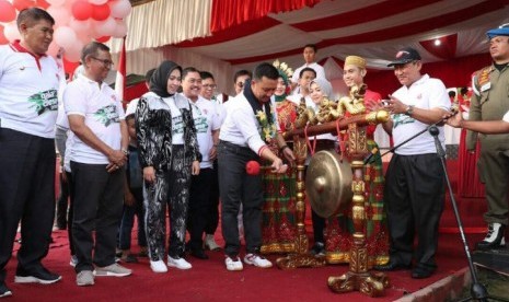 Menpora Imam Nahrawi saat Membuka Gelaran Gala Desa 2017 di Bulukumba, Sulawesi Selatan (Sulsel), Ahad (14/5).