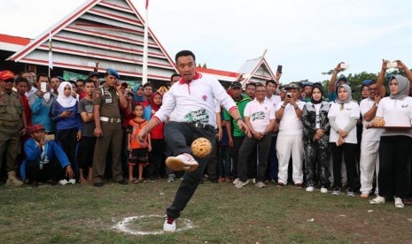 Menpora Imam Nahrawi saat membuka gelaran Gala Desa di Lapangan Pemuda Bulukumba, Jalan Pemuda, Kabupaten Bulukumba, Sulawesi Selatan.