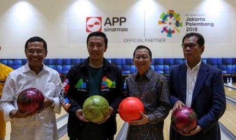 Menpora Imam Nahrawi saat menyaksikan serah terima Jakabaring Bowling Center dari APP Sinarmas ke Pemprov Sumatra Selatan 