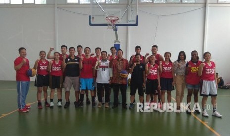 Menpora mengunjungi pelatnas basket 3x3, Jumat (12/1) di lapangan basket Istana Kana Menteng Jakarta.