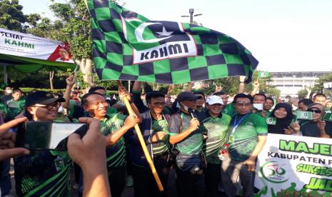 Menpora Zainudin Amali dan Para Tokoh Melepas Kegiatan Jalan Sehat HUT ke-56 KAHMI, di Parkir Timur, GBK, Senayan, Jakarta, Ahad (11/9). 