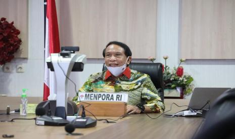 Menpora Zainudin Amali menyaksikan pengukuhan dan pelantikan Pengurus Persatuan Panahan Indonesia (Perpani) 2018-2022 melalui video conference di Situation Room Lantai 9 Kantor Kemenpora, Jakarta, Rabu (20/5). 