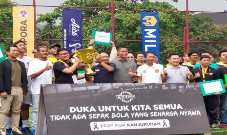 Menpora Zainudin Amali (tengah) dalam pembukaan Media Cup 2022 Supported by PStore, Kamis (6/10/2022). 