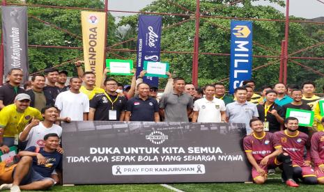 Menpora Zainudin Amali (tengah) dalam pembukaan Media Cup 2022 Supported by PStore, Kamis (6/10/2022). 