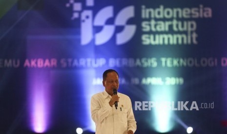 Menristekdikti Mohamad Nasir berpidato saat meresmikan pembukaan Indonesia Startup Summit 2019 di JIExpo Kemayoran, Jakarta, Rabu (10/4/2019). 