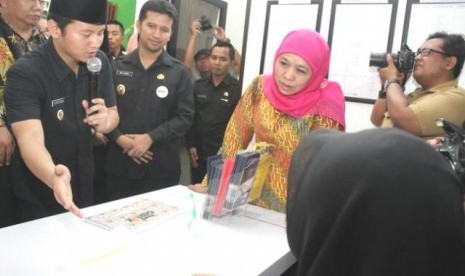 Mensos Khofifah Indar Parawansa usai meresmikan Gertak di Trenggalek, Selasa (18/4)