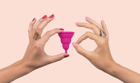 Menstrual cup. Cangkir menstruasi berfungsi menampung darah haid.