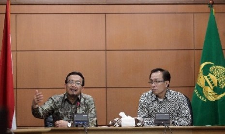 Mentan Suswono (kiri) dan Sekjen Himpunan Kerukunan Tani Indonesia (HKTI) Benny Pasaribu.