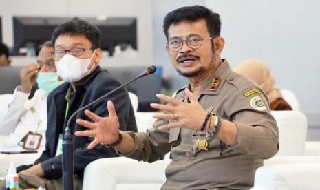 Mentan Syahrul Yasin Limpo (kanan) didampingi Kepala BPPSDMP Dedi Nursyamsi. Menteri Pertanian RI Syahrul Yasin Limpo mengharapkan IPDMIP dilaksanakan secara maksimal, dan dimanfaatkan sebaik-baiknya bagi kepentingan masyarakat pedesaan, khususnya bagi petani dalam mendukung pencapaian ketahanan pangan.