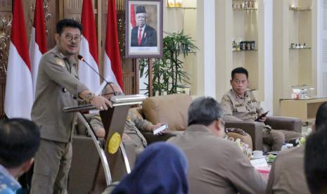 Mentan Syahrul Yasin Limpo saat memberikan arahan pada kegiatan Forum Diskusi Meskipun El Nino, Bisa Panen di Kantor Pusat Standardisasi Instrumen Perkebunan, Bogor pada Selasa (4/07/2023) siang. 