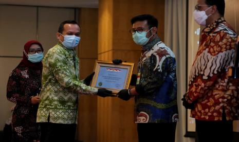 Mentan Syahrul Yasin Limpo saat menghadiri acara KPPU Award, Selasa, (15/12). Kementerian Pertanian (Kementan) dianugerahi KPPU Award tingkat pusat untuk kategori kemitraan tahun 2020. Panganugerahan ini diberikan Komisi Pengawas Persaingan Usaha (KPPU) setelah melalui proses penilaian yang dititikberatkan pada upaya inisiatif pelaksanaan prinsip persaingan dan kemitraan dalam setiap kebijakan yang diambil.