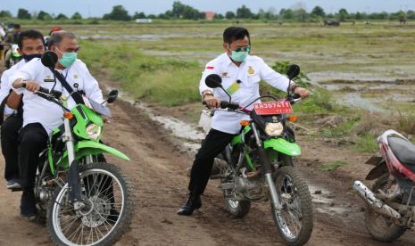 Mentan Syahrul Yasin Limpo (SYL) saat mengunjungi lahan pengembangan Food Estate di Blanti Siam, Kabupaten Pulang Pisau, Kalteng, Rabu (16/12).