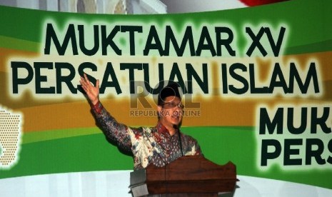 Menter Agama RI Lukman Hakim Saifudin memberikan arahannya pada acara penutupan Muktamar Persis ke XV di Jakarta, Senin (23/11).