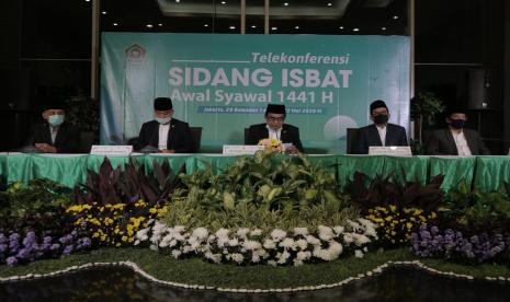 Pemerintah Resmi Tetapkan Idul Fitri pada Ahad, 24 Mei. Menteri Agama Fachrul Razi (tengah) mengumumkan Idul Fitri 1441 H jatuh pada Ahad (24/5) dalam sidang isbat di kantor Kemenag, Jumat (22/5).