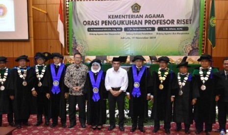 Menteri Agama, Fachrul Razi, saat pengukuhan tiga profesor riset, di Jakarta, Selasa (19/11).