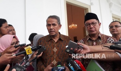 Menteri Agama Lukman Hakim dan Ketua BPKH Anggito Abimanyu memberikan keterangan terkait penggunaan biaya ibadah haji (ilustrasi) 