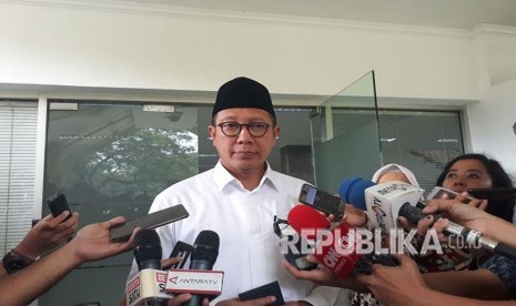 Menteri Agama Lukman Hakim memberikan memberikan keterangan pers, Selasa (15/5). 