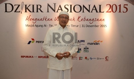  Menteri Agama Lukman hakim Saifuddin berfoto sebelum memberikan kata sambutan saat acara Dzikir Nasional 2015 yang diadakan di Masjid At-Tin, Jakarta Timu, Kamis (31/12). 