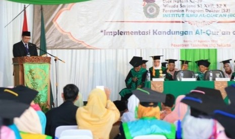 Menteri Agama Lukman Hakim Saifuddin dalam Wisuda ke-17 IIQ, di Pamulang, Sabtu (27/8)  