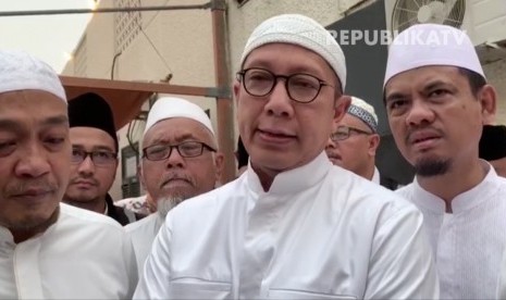 Menteri Agama, Lukman Hakim Saifuddin (Kedua Kanan)