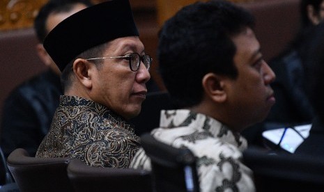 Mantan Ketua Umum PPP Muhammad Romahurmuziy (kanan).