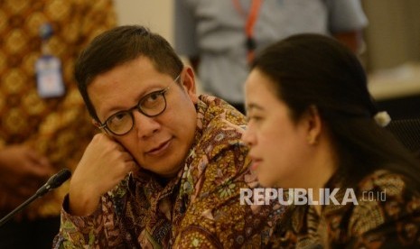  Menteri Agama Lukman Hakim Saifuddin (kiri), dan Menko PMK Puan Maharani saat Rapat Koordinasi Persiapan Penyelenggaraan Haji tahun 2017 (ilustrasi)