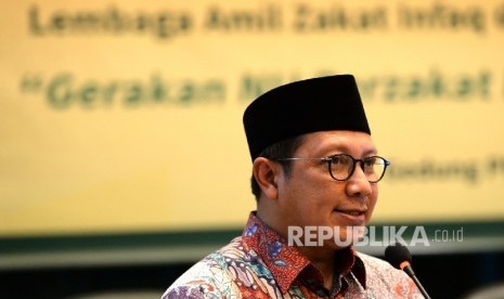 Menteri Agama Lukman Hakim Saifuddin memberikan paparan saat pembukaan Rapat Koordinasi Nasional Lazis NU di Gedung PBNU, Jakarta, Kamis (26/5). (Republika/Wihdan)