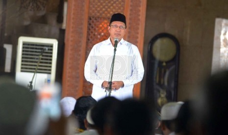  Menteri Agama Lukman Hakim Saifuddin memberikan sambutan pada acara Dzikir Nasional 2014 di Masjid At-Tin, Jakarta, Rabu (31/12).  (Republika/ Yasin Habibi)