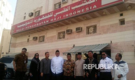 Menteri Agama Lukman Hakim Saifuddin meninjau Klinik Kesehatan Haji Indonesia (KKHI) (dahulu bernama Balai Pengobatan Haji Indonesia) Madinah, Ahad (18/6).