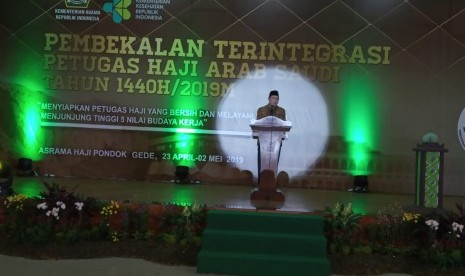 Menteri Agama Lukman Hakim Saifuddin saat membuka Pembekalan Terintegrasi Petugas Haji Arab Saudi di Asrama Haji Pondok Gede Jakarta,  Selasa (23/4). 