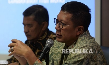 Menteri Agama Lukman Hakim Syaifuddin (kanan) dan Direktur Pendidikan Tinggi Islam Amsal Bachtiar menjadi pembicara dalam focus group discussion (FGD) dengan pimpinan Perguruan Tinggi Keagamaan Islam Negeri PTKIN, Jakarta, Selasa (24/1).