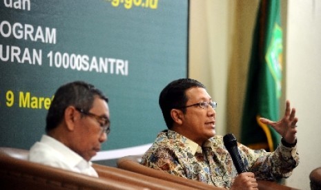  Menteri Agama Lukman Hakin Saifuddin (kanan).