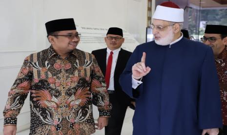 Menteri Agama (Menag) RI Yaqut Cholil Qoumas (kiri) dan Wakil Grand Syekh Universitas al-Azhar Mesir (kanan). 