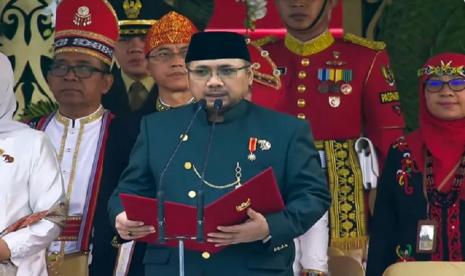  Masyarakat keluhkan ada bir dan wine punya sertifikasi halal. Foto:  Menteri Agama (Menag) Yaqut Cholil Qoumas didaulat membacakan doa pada Upacara Peringatan HUT ke-79 Republik Indonesia.