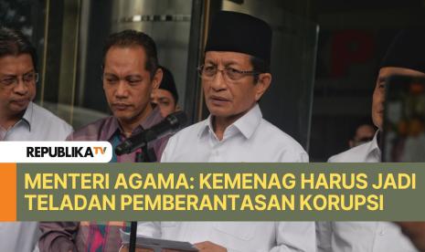 Menteri Agama Nasaruddin Umar didampingi Wakil Ketua KPK Nurul Ghufron (dua kiri).