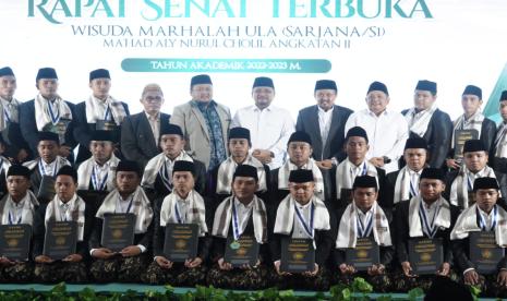 Menteri Agama Republik Indonesia (Menag RI) Yaqut Cholil Qoumas (Gus Men) menghadiri acara wisuda Mahad Aly Nurul Cholil.