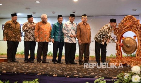 Menteri Agama RI Lukman Hakim Saifuddin dan Ketua Baznas Prof Bambang Sudibyo serta jajaannya membuka Rakernas Baznas tahun 2018 di Grand Inna Bali Beach Hotel, Denpasar, Provinsi Bali, Rabu (21/3).