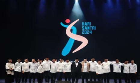 Menteri Agama, Yaqut Cholil Qaumas beserta jajaran dalam peluncuran Logo Hari Santri 2024. 